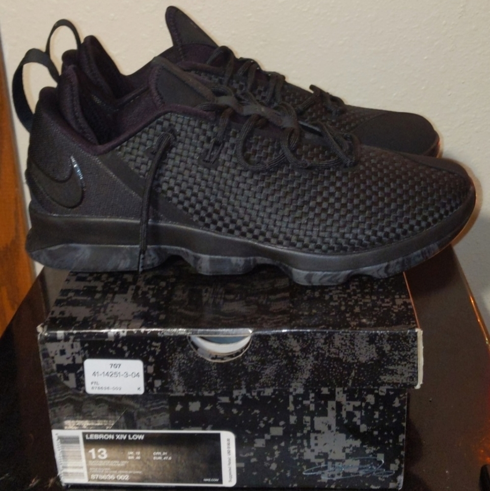 Lebron 14 triple black (size 13)